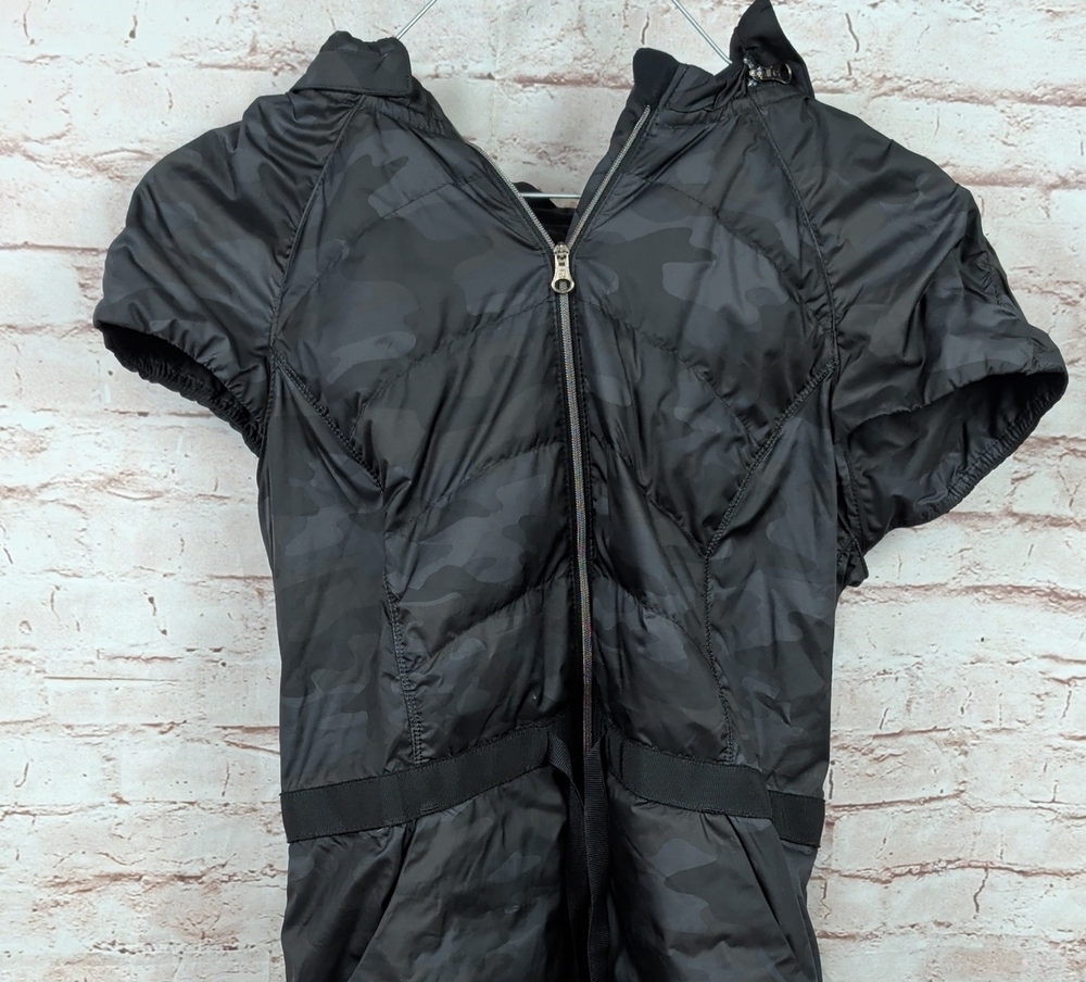 Lululemon Black Camo Short-Sleeve Puffer Jacket Small